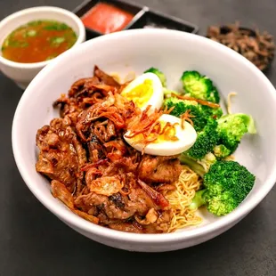 dry egg noodle pork