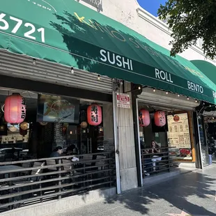 the outside of the restaurant