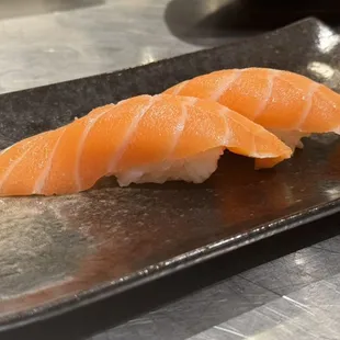 Salmon nigiri