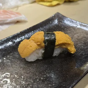 Uni nigiri