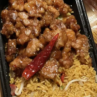 General Tso &apos;s Chicken combination, w/egg roll (very tasty but need to ask for extra sauce) - 9/1/2021