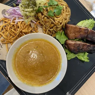 Stir-fly Curry Ramen "Pad Khao Soi"