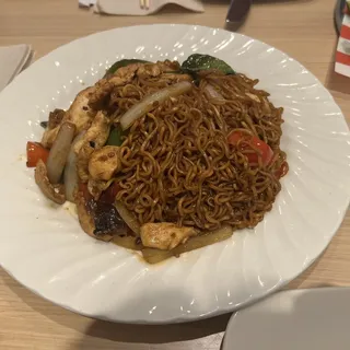 Spicy Basil Ramen "Pad Kee Mao"