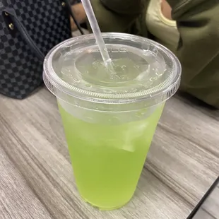 Agua de limón