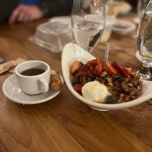 Greek yogurt with fruit &amp; granola