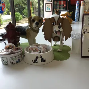 Kipp was a dog so dogs are everywhere