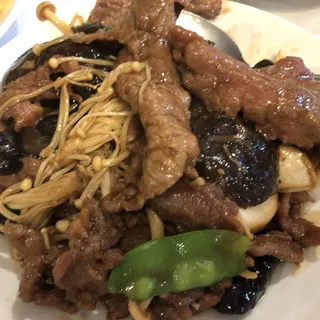 28. Beef with Mixed Mushroom