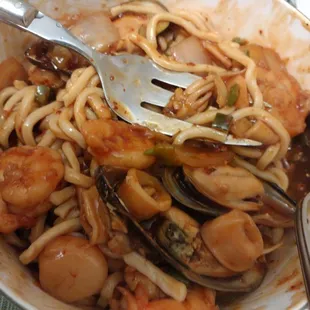 Sichuan spicy seafood noodle