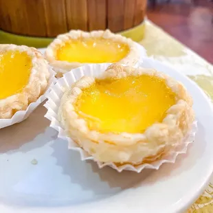 (MINI) egg tarts (small but delicious!)