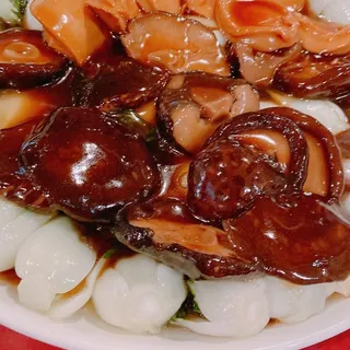 S130. Braised Abalone Slices with Black Mushrooms