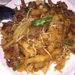 Golden Chives Beef Flat Noodle Lunch
