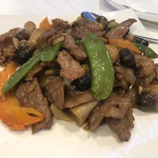 BP106. Sauteed Sliced Beef and Mushroom in Oyster Sauce