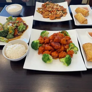 general sol chicken with rice, veggie eggroles, shrmp eggroles, kun poa shrimp with rice, and chinese veggies.