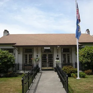 Front of historic Kirkland Woman&apos;s Club in Kirkland, WA. Beautiful ligjht filled main room available to rent at reasonable rates