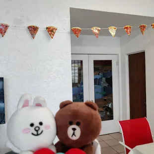 Pizza button (thank you!) And pizza garland decoration!