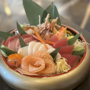 Sashimi Jumbo Set (25 Pieces)