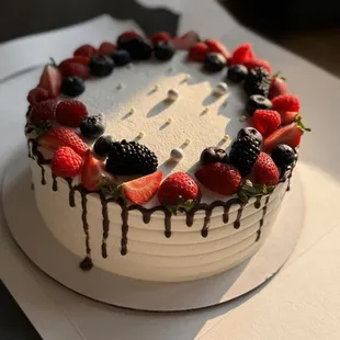 Fresh fruit cream cake