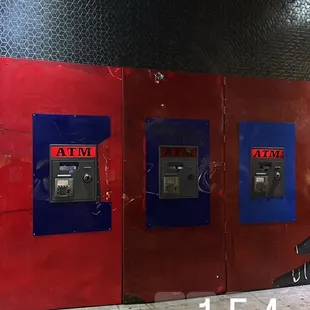 Kiss kiss bang bang entrance