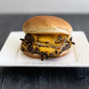 a cheeseburger on a plate