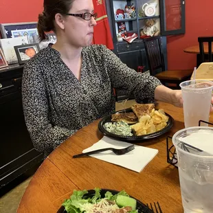 Summer salad and grilled cheese pimento