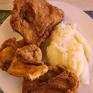  plate of fried chicken, mashed potatoes, and mashed potatoes