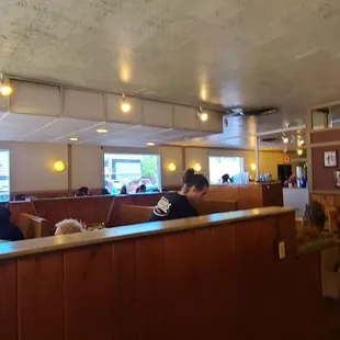 eople sitting at tables in a restaurant