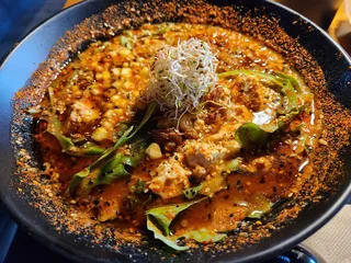 REDWHITE BONELESS RAMEN