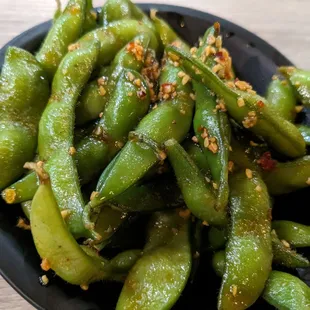 Spicy garlic edamame