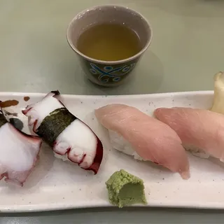 Hamachi Nigiri