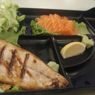 Saba Shio-Yaki Plate (2 fillets) (mackerel) (Seasoned with Salt)