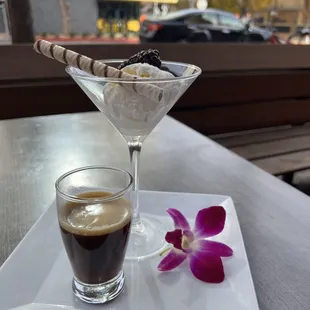 dessert, drink