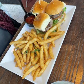 BEEF SLIDERS (3) W/FRIES