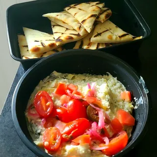 CREAMY SPINACH & ARTICHOKE DIP