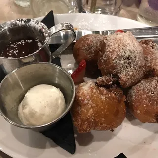 CHOCOLATE CHIP COOKIE