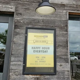 Happy hour every day from 3:00 p.m. to 6:00 p.m.