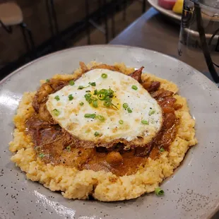 Shrimp and grits with fried egg