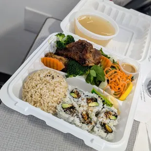 Bento with unagi and avocado roll with pork ribs. Great prices!