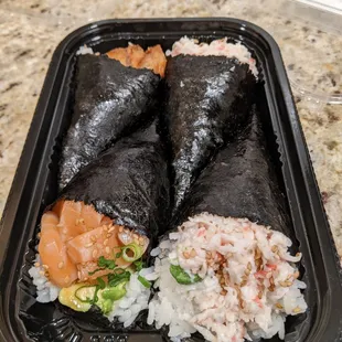 Salmon handroll, Krab handroll