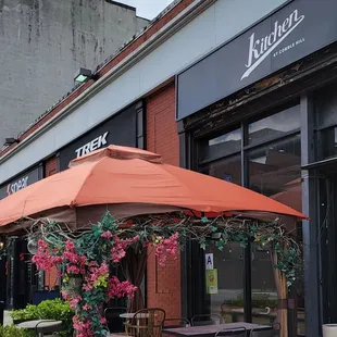 an outdoor dining area
