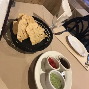 Lentil cracker and 3sauces: comes w just sittin there