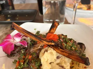 Metropolitan Kitchen & Lounge