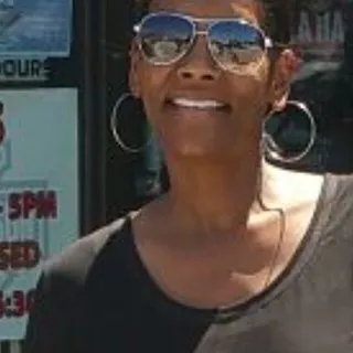 Lori R.