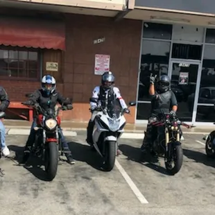 GOOFBALLERZ ROLLING OUT AFTER GREAT FOOD, DRINKS. BILLIARDS.