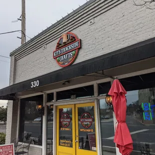 Front of Kit's Trackside Crafts, Pineville