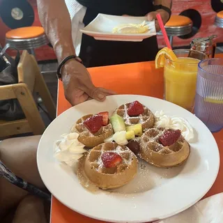 Fried Chicken & Waffles Dinner