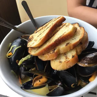 Saffron Cream Mussels