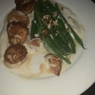Pan seared scallops
