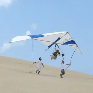 Perry L. catching air at the KHK Hang Gliding School!