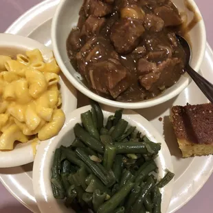 Beef tips, green beans &amp; Mac and cheese 9.7.23