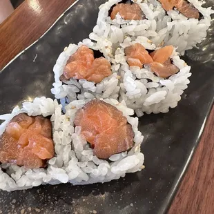 Salmon cut roll
